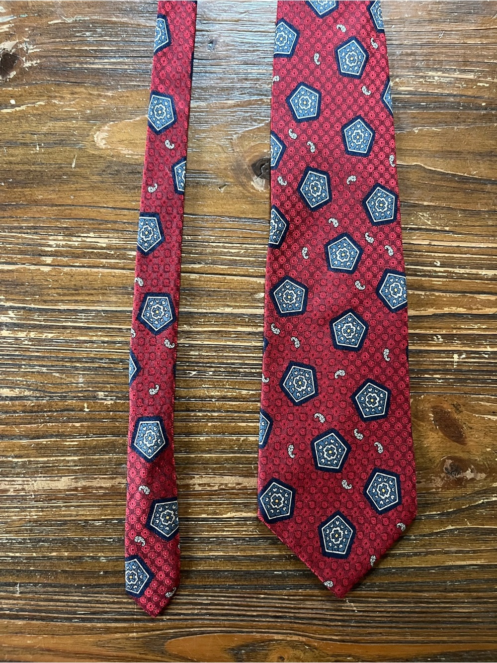 Men's Red Geometric Medallion Tie - Classic Pattern